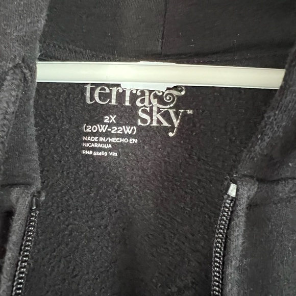 Women’s Plus Size 2X Black Terra & Sky Full Zip Hooded Sweatshirt - Picture 2 of 5